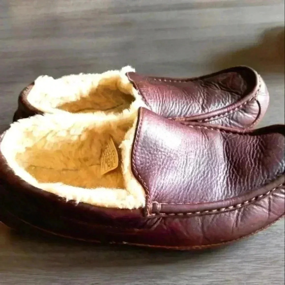 UGGS Full Grain Asscot Leather Slippers - Picture 4 of 5